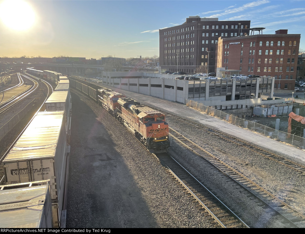 BNSF 8495 & 6158